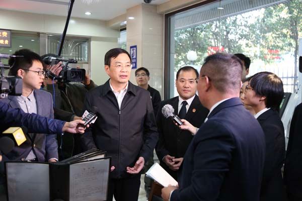 һ��������Ϊ���ġ������������ŵ���������...